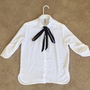 White rounded collar blouse with bow. Stradvarius